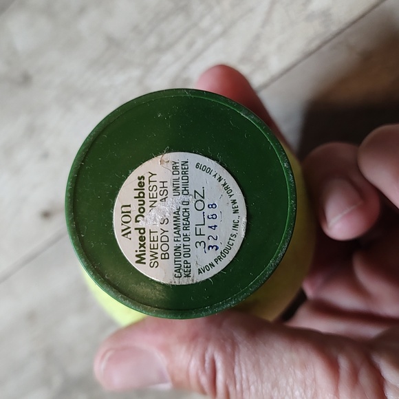 Collectible Vintage Avon perfume bottle. - Picture 2 of 3